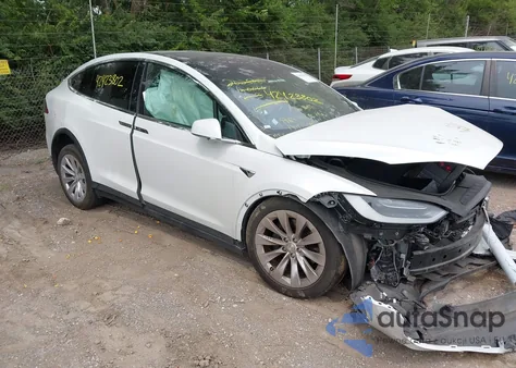 2019 Tesla Model X из США, поврежденный, VIN 5YJXCAE26KF188744